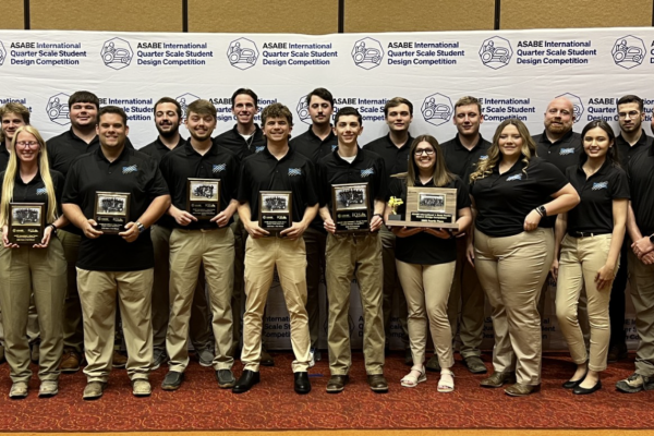 Wildcat Pulling Team (from L to R): Morgan Spears (ME), Chip Henderson (ME), Garret Ousley (BAE), Rianna Mueller (BAE), Thomas Sayers (ME), Campbell Gorman (AES), Jackson Tobbe (BAE), Heath Shewmaker (BAE), Kyle Steckenrider (CE), Alex Kramer (ME), Tyler Rumble (ME), Will Faulkner (BAE), Devin Price (AER), Lauren Lanham (BAE), Mason Bradley (BAE), Grace Benton (BAE), Brett Childers (BAE), Karla Ladino (BAE), Zach Karakostas (BAE), Dan Workman (BAE), Mike Sama (BAE).